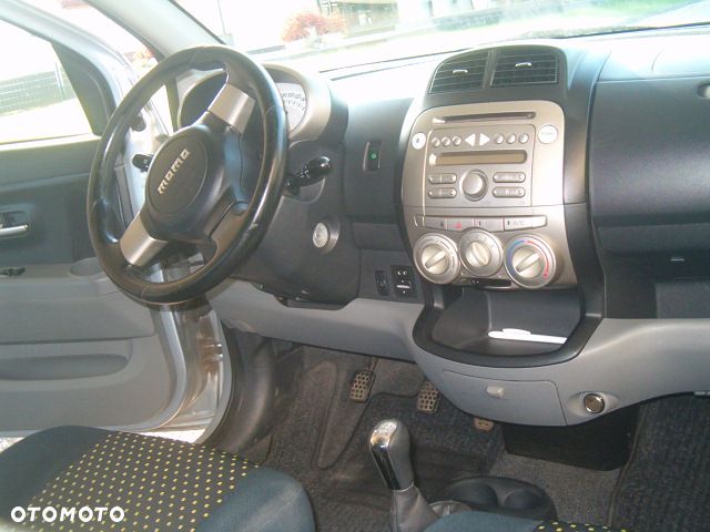 Daihatsu Sirion - 15