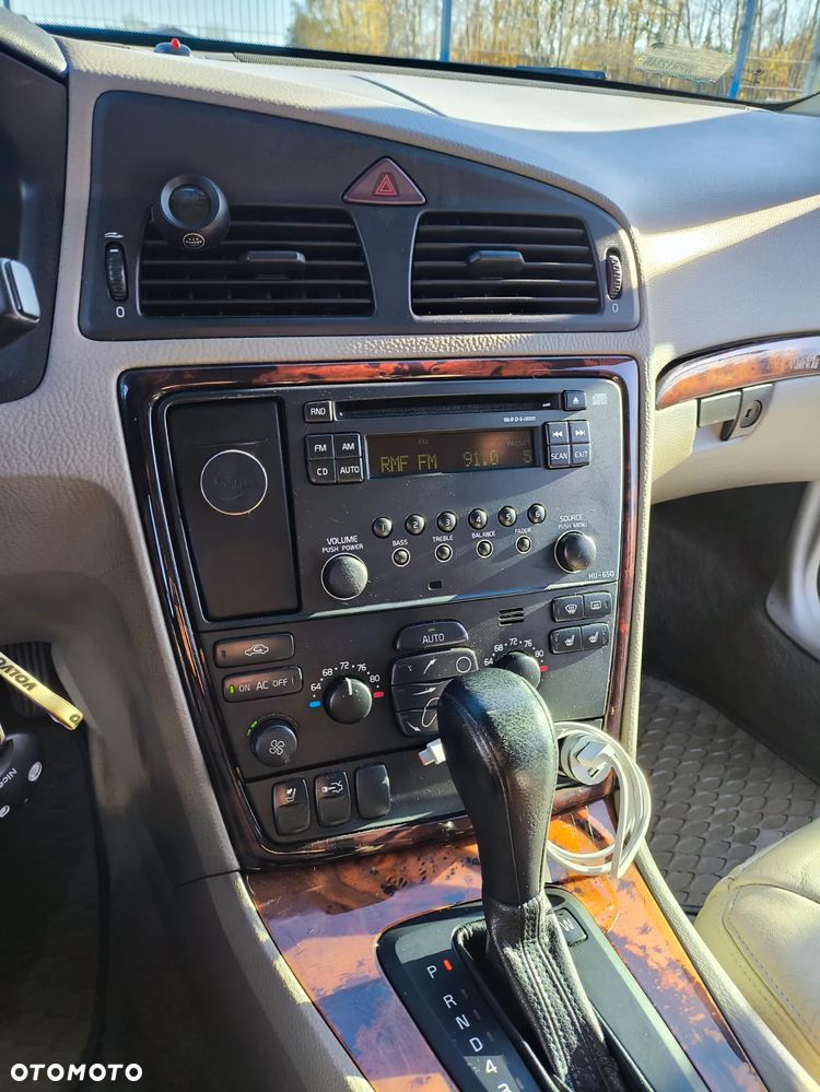 Volvo S60 2.5T Momentum - 4