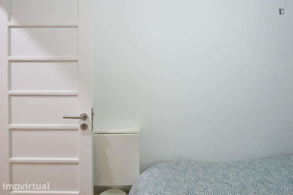 Quarto - localizado em Marquês de Pombal Lisbon - Grande imagem: 3/12