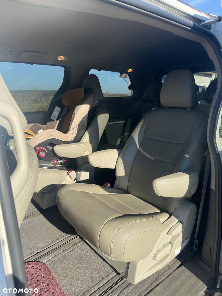 Toyota Sienna - 8