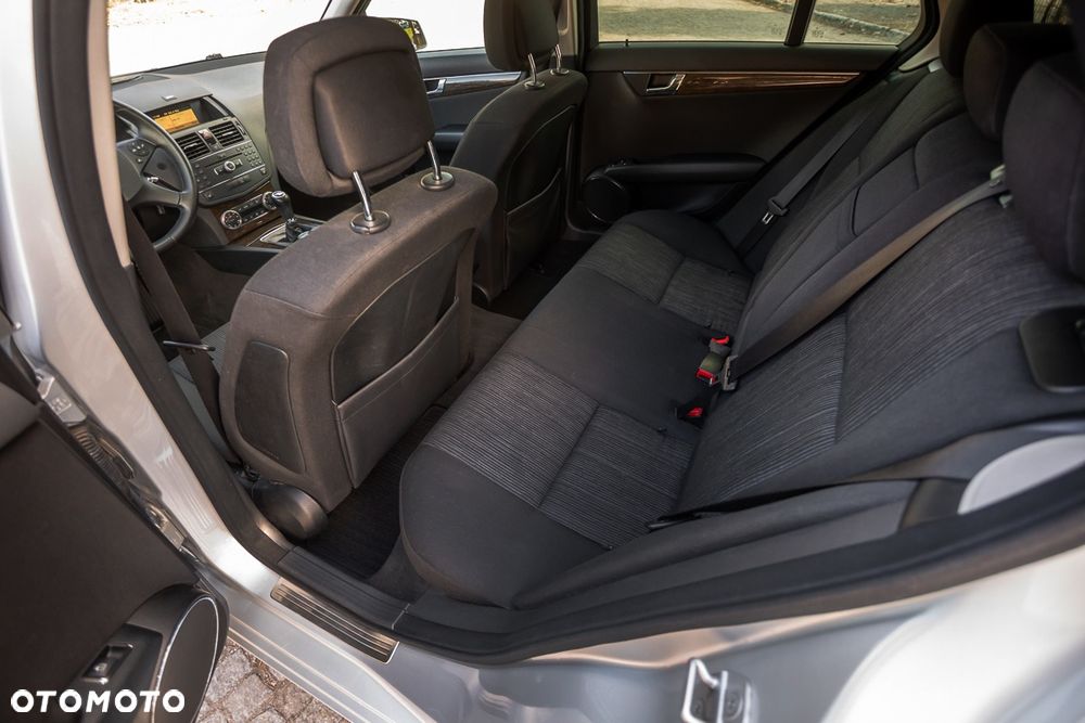 Mercedes-Benz Klasa C 180 BlueEFFICIENCY Elegance - 21