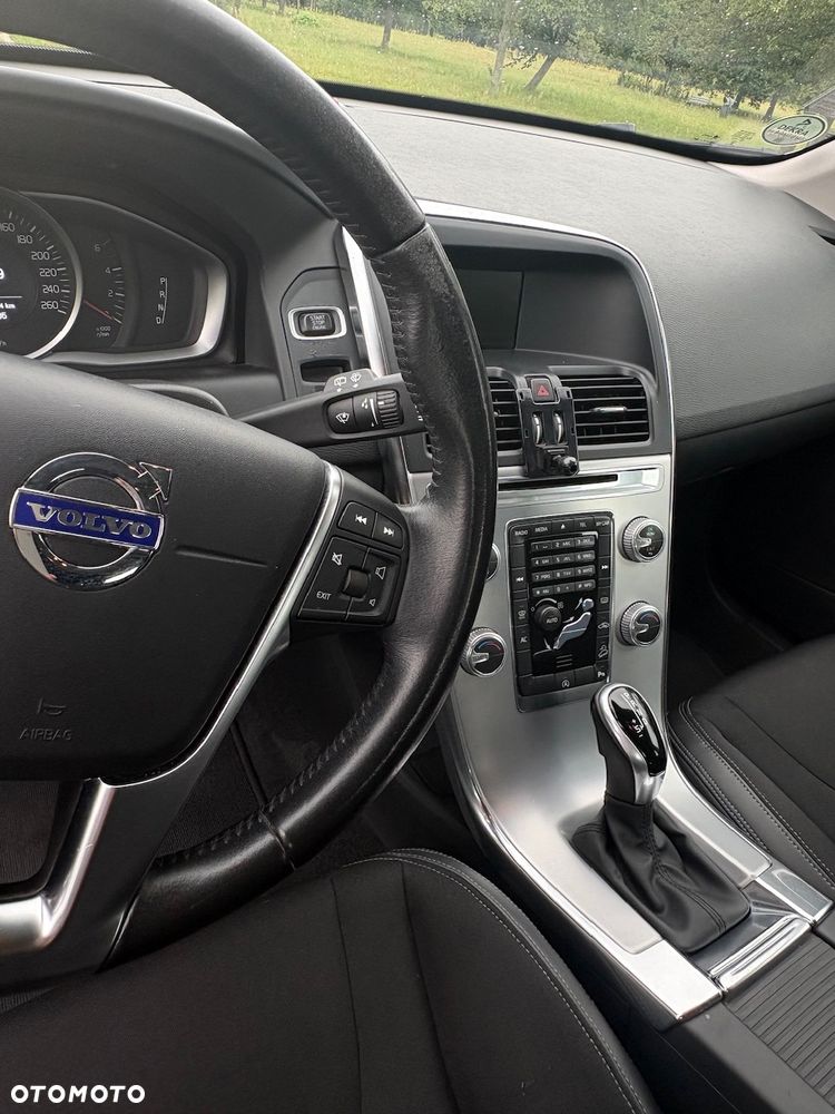 Volvo XC 60 D4 AWD Momentum - 6