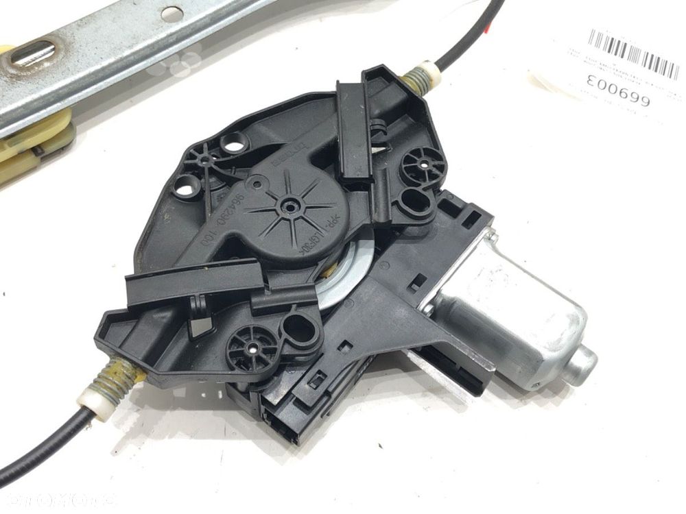 PODNOŚNIK SZYBY PRAWY TYŁ - 76.00 PLN - VOLVO XC60 I SUV (156) 2008 - 2017 D5 AWD 158 kW [215 KM] - 4