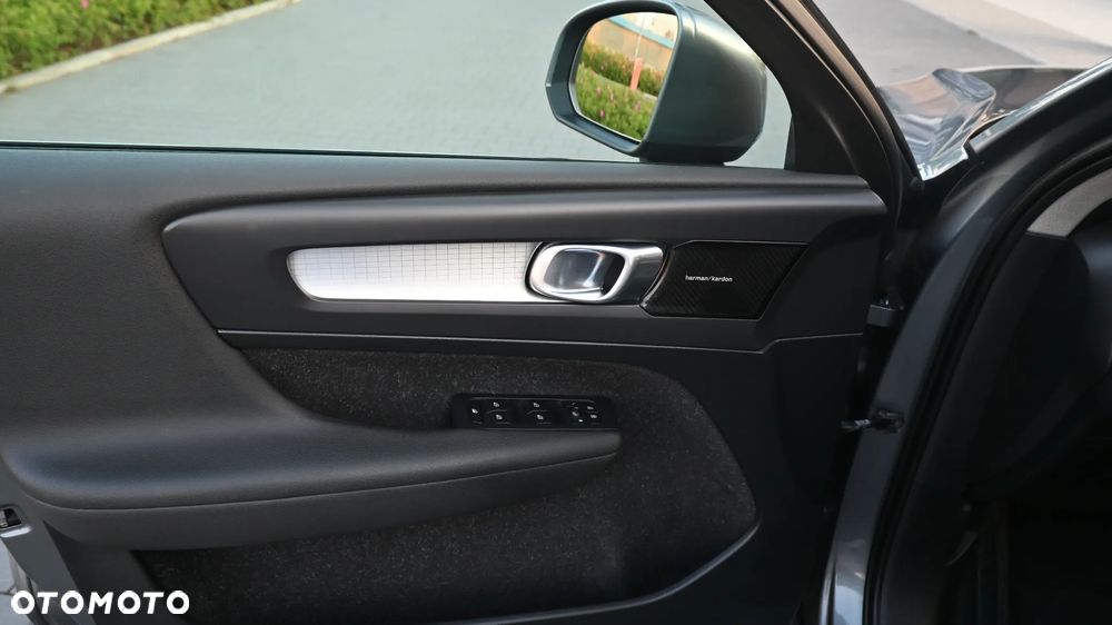 Volvo XC 40 D4 AWD Momentum (Intro Edition) - 33