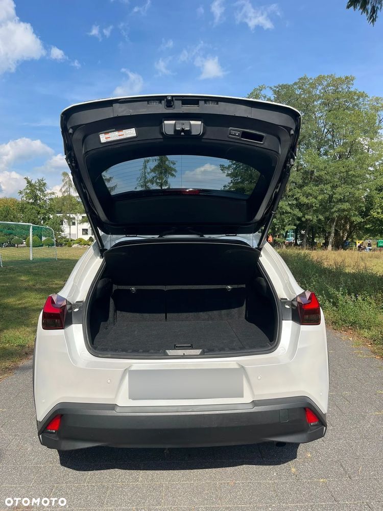 Lexus UX - 8