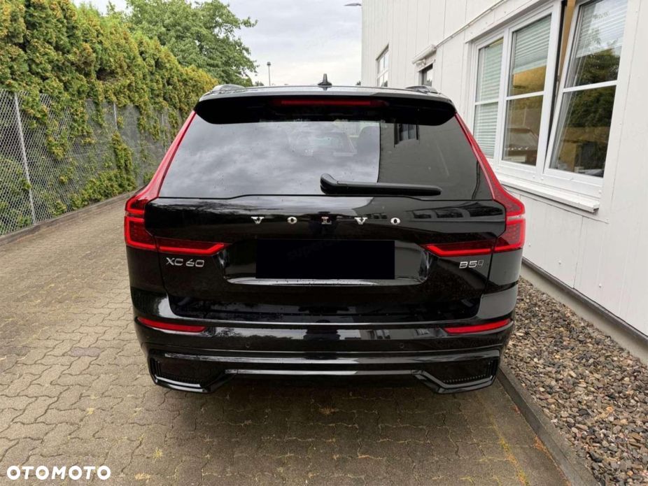 Volvo XC 60 B5 B AWD Plus Dark - 5