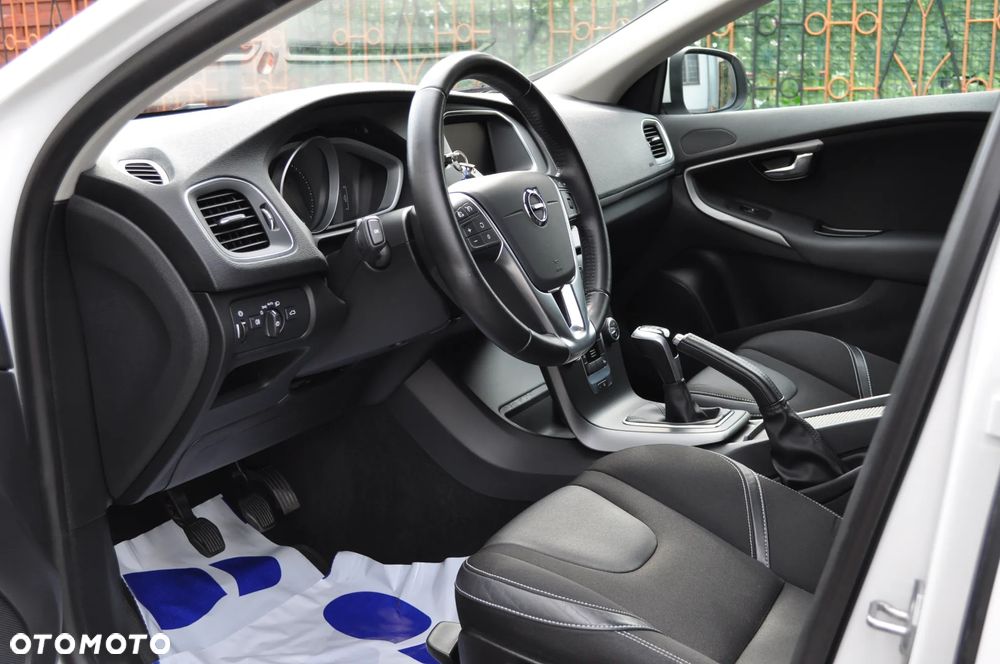 Volvo V40 D2 Momentum - 13