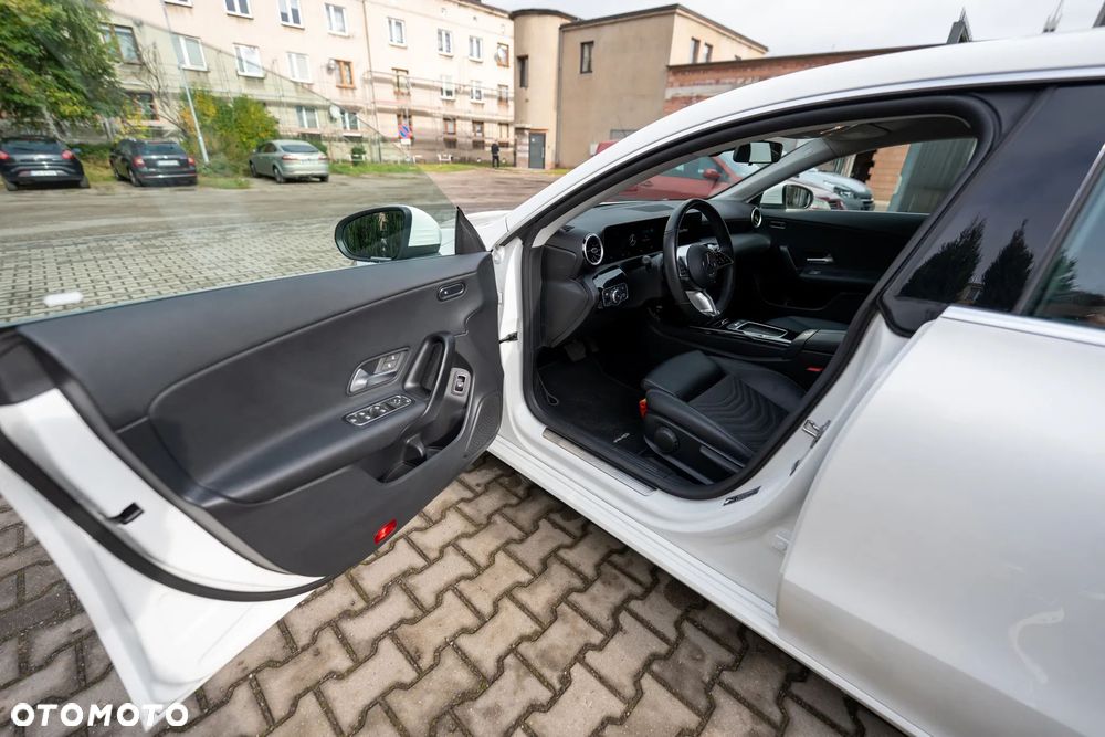 Mercedes-Benz CLA 200 mHEV 7G-DCT - 14