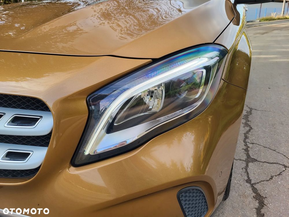 Mercedes-Benz GLA 180 Urban - 9