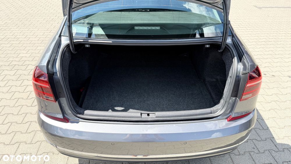 Volkswagen Passat - 30