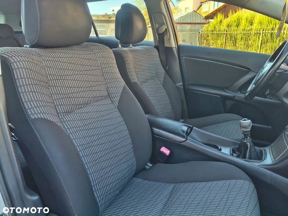 Toyota Avensis Touring Sports 1.8 Executive - 22