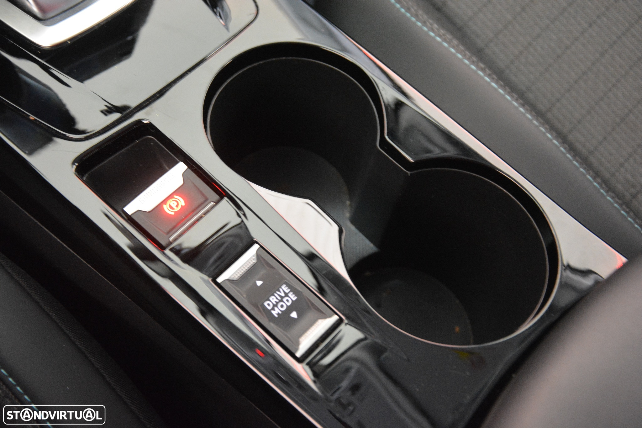 Peugeot e-2008 50 kWh Allure Pack - 27