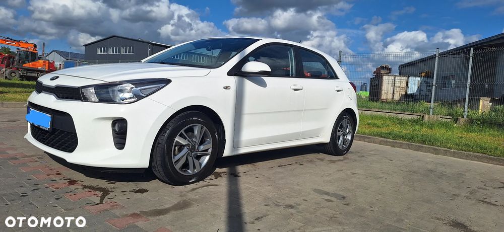 Kia Rio 1.2 L - 4