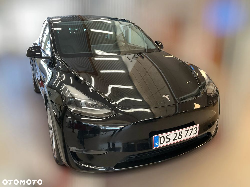 Tesla Model Y Long Range AWD - 3
