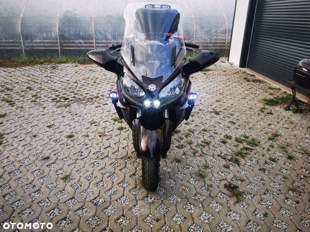 Kawasaki GTR - 9