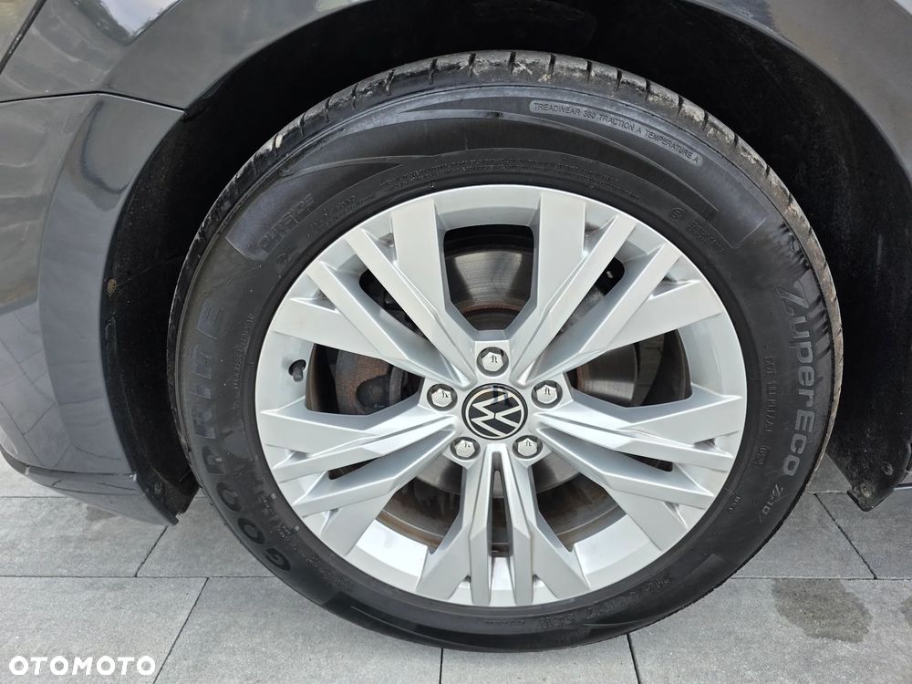 Volkswagen Passat - 33