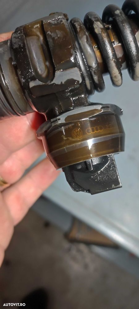 Injector volkswagen vw passat b6 1.9 TDI BLS cod 038130073bn CS - 2