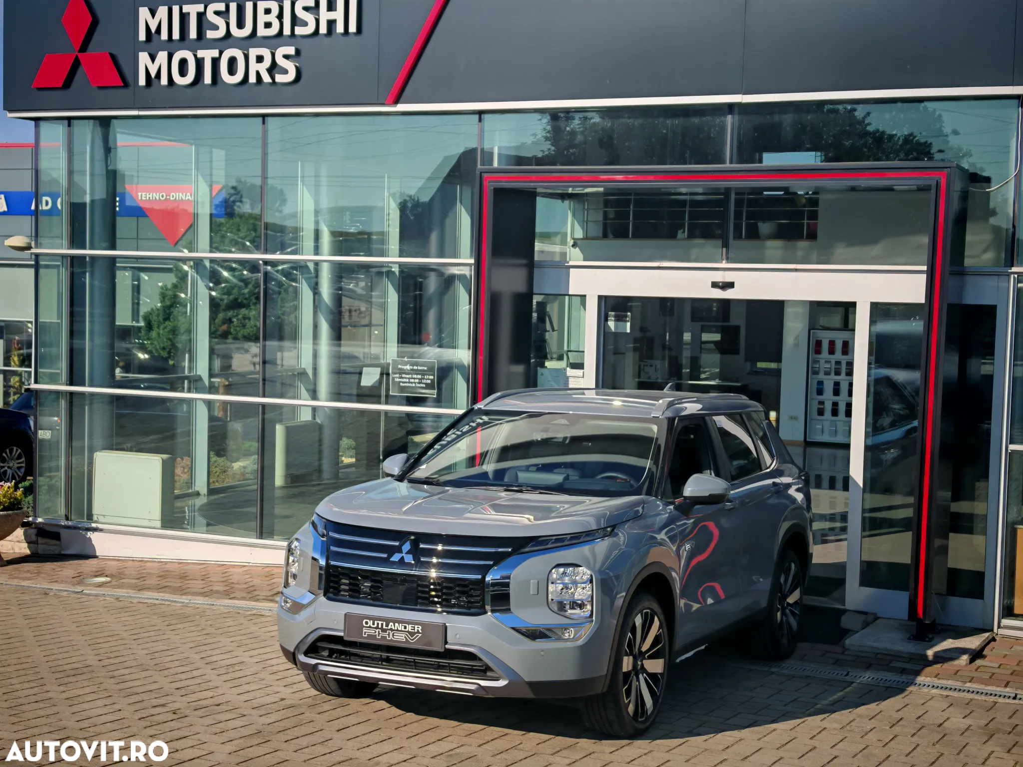 Mitsubishi Outlander 2.4 4WD Plug-In Hybrid - 2
