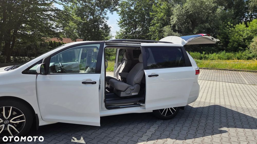 Toyota Sienna - 26