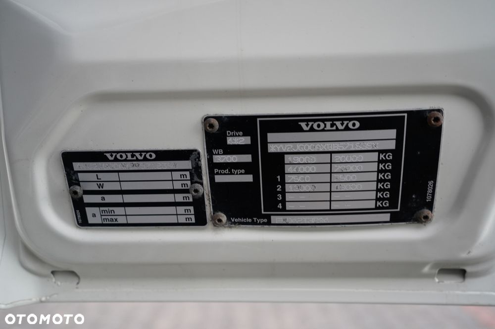 Volvo FM 380 / PEŁNY ADR  / KABINA DZIENNA / I-SHIFT / 13 LITROWY / - 36