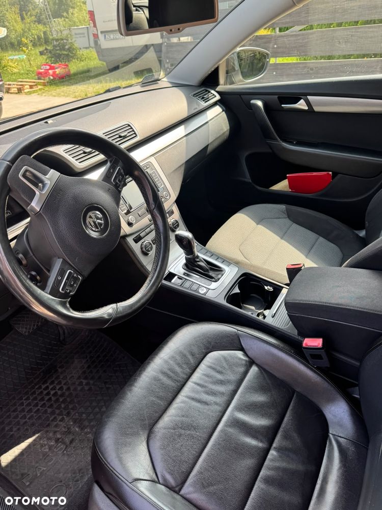 Volkswagen Passat 2.0 TDI Comfortline DSG - 13