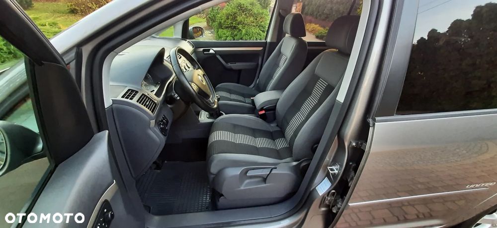 Volkswagen Touran - 28