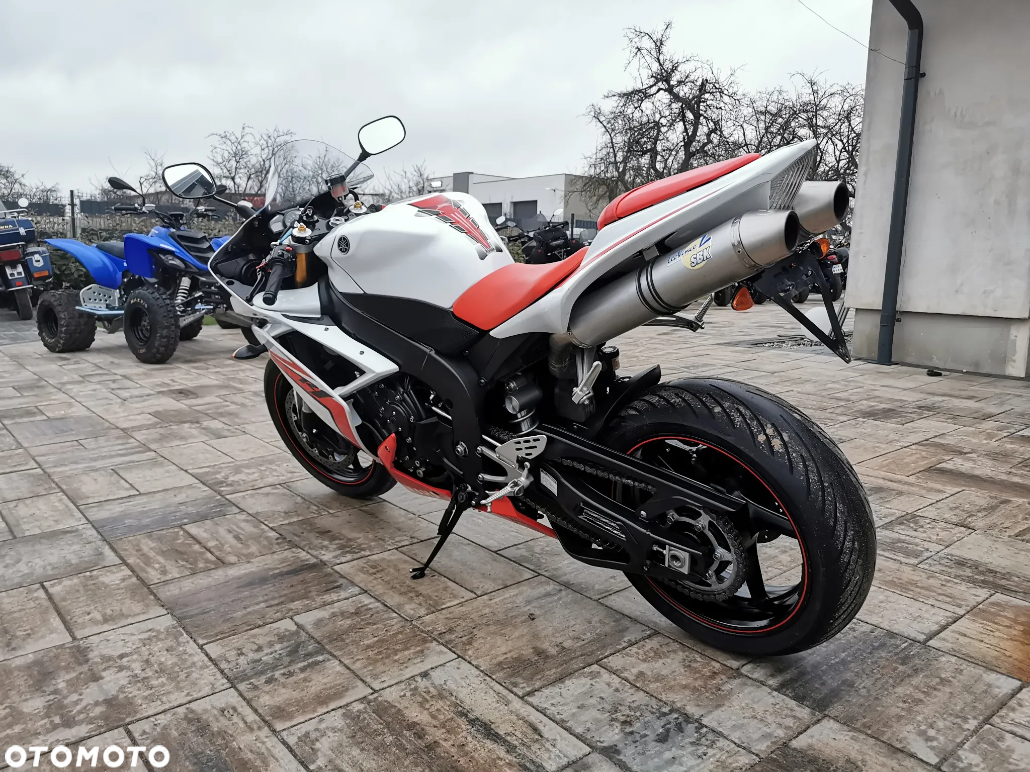 Yamaha R1 - 6