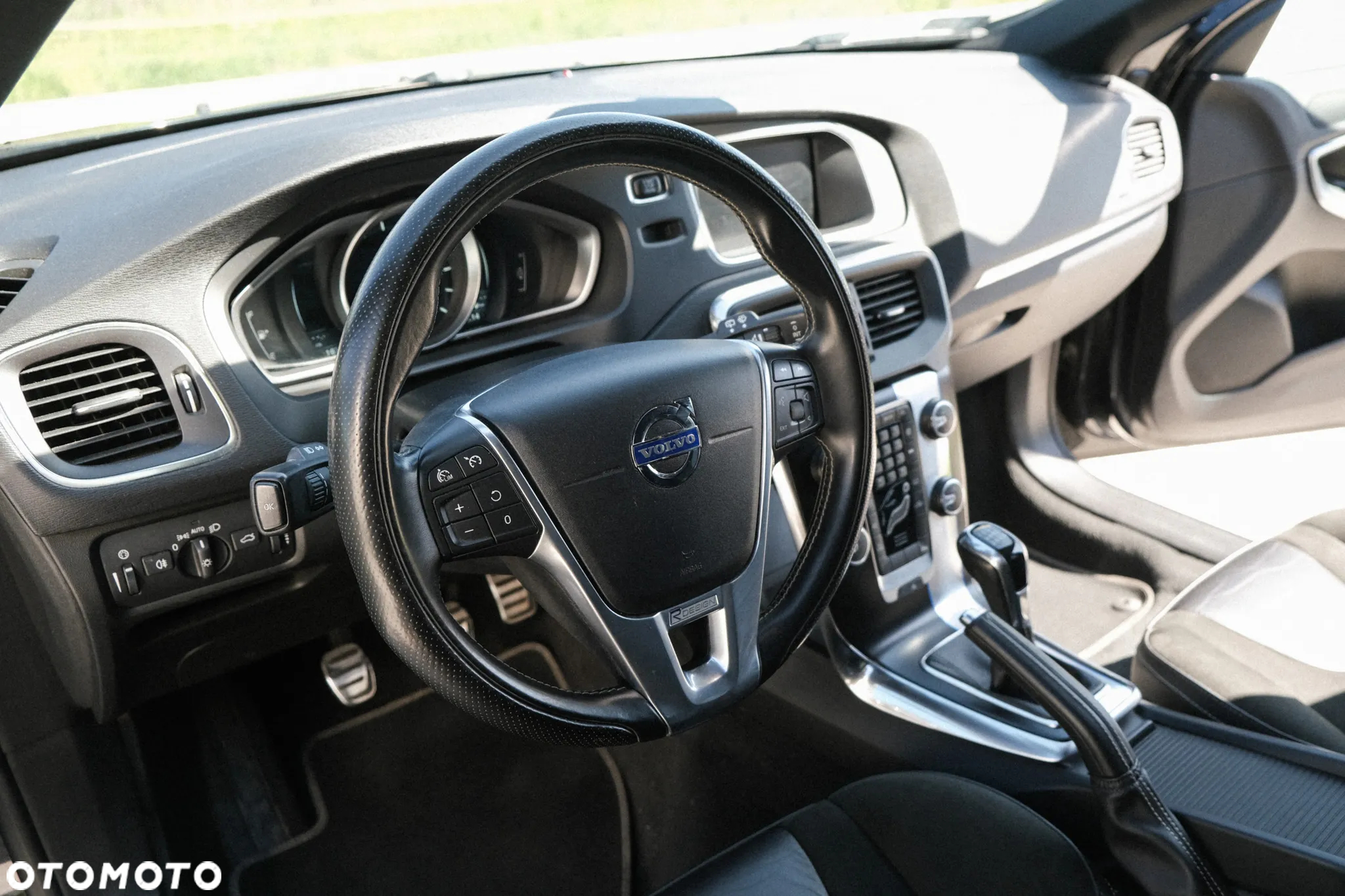 Volvo V40 D4 Drive-E R-Design Momentum - 12
