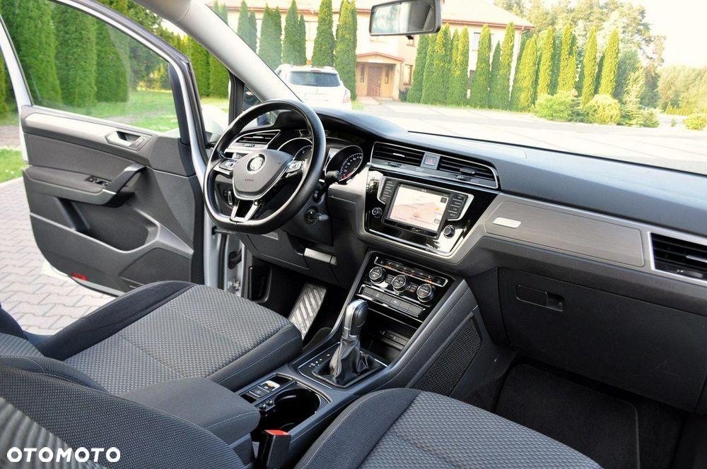 Volkswagen Touran - 25