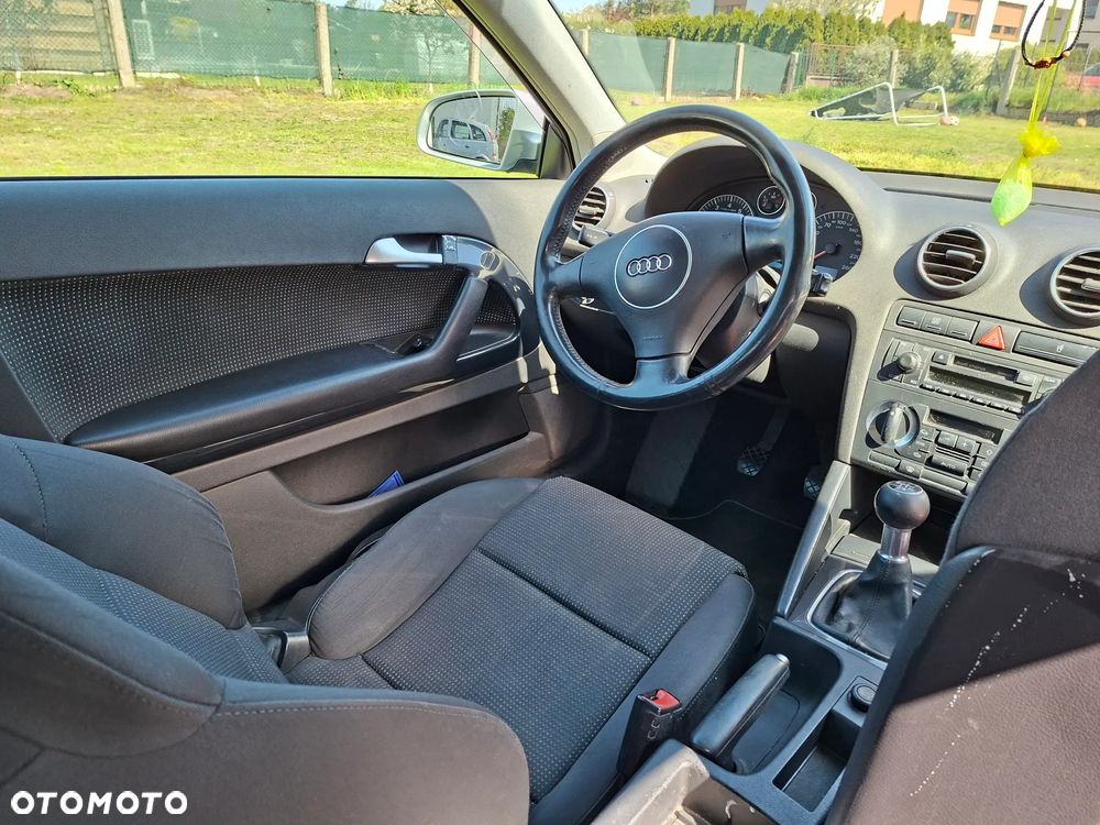 Audi A3 3-drzwiowe 1.6 FSI Ambiente - 11