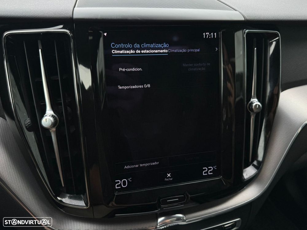 Volvo XC 60 2.0 T6 PHEV R-Design AWD - 42