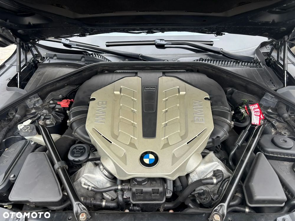 BMW Seria 7 750i L xDrive - 38