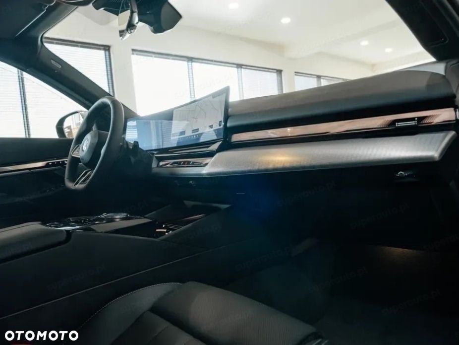 BMW Seria 5 520i mHEV M Sport - 12