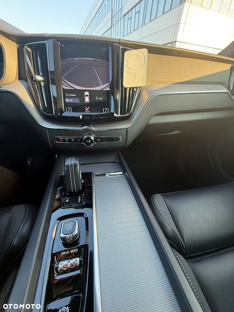 Volvo XC 60 D4 AWD R-Design - 11