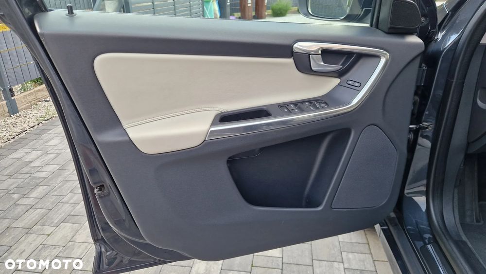 Volvo XC 60 D5 AWD Summum - 34