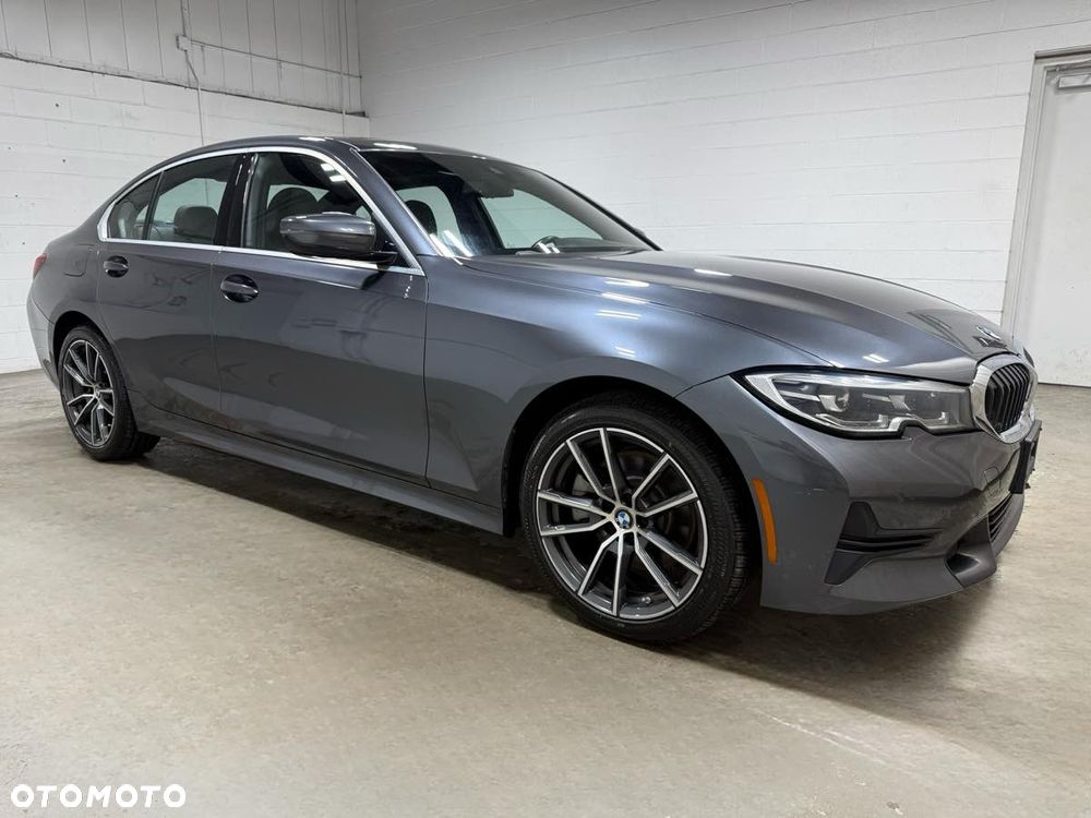 BMW Seria 3 330i xDrive M Sport - 4