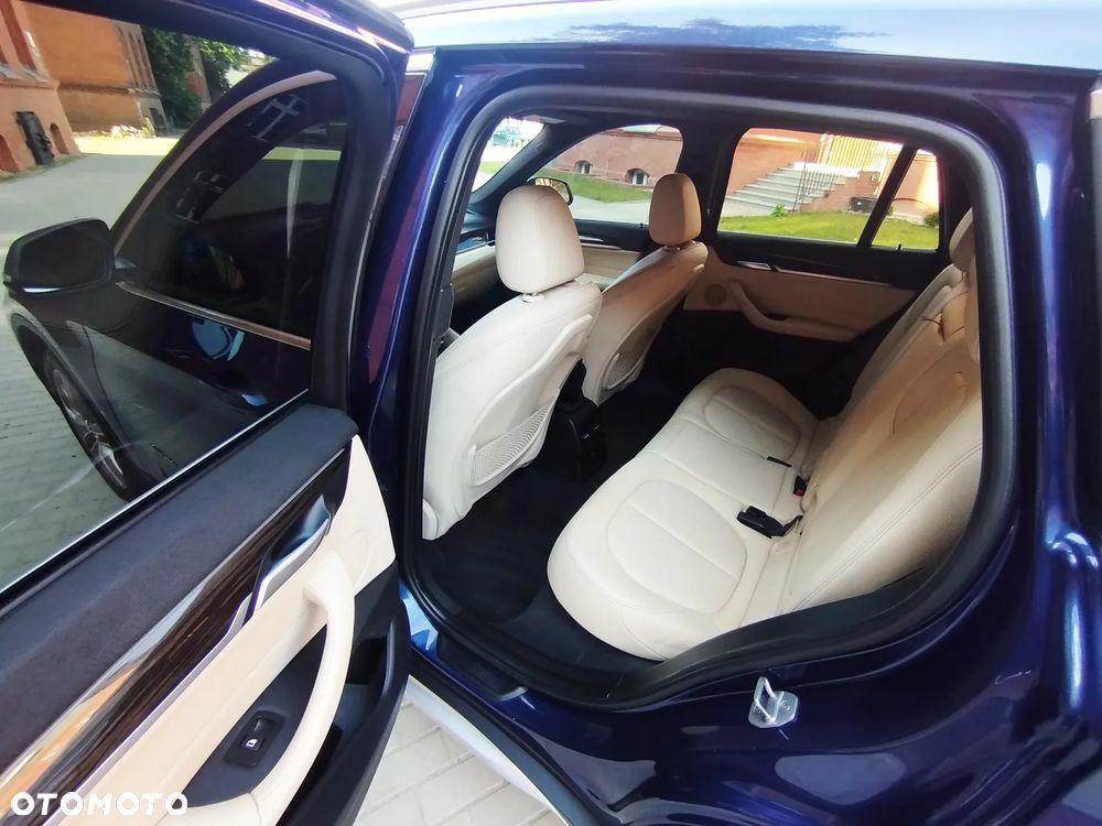 BMW X1 xDrive25i xLine sport - 11
