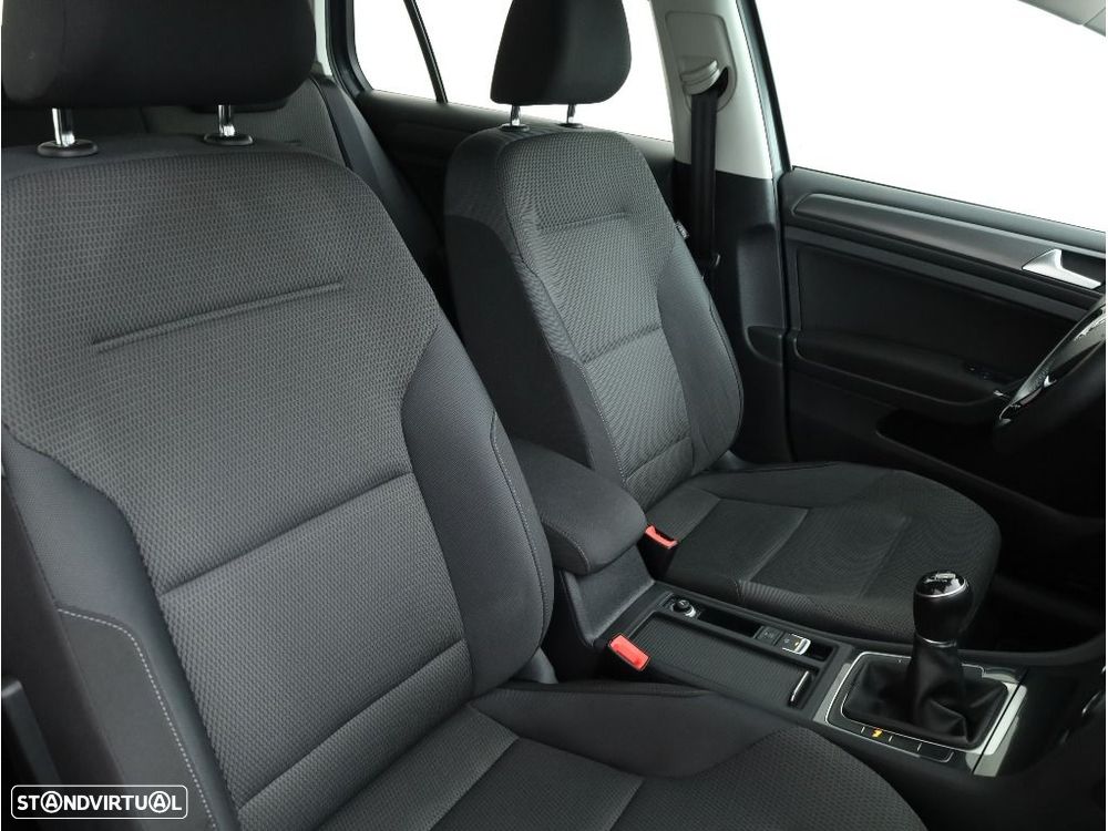 VW Golf 1.0 TSI Confortline - 16