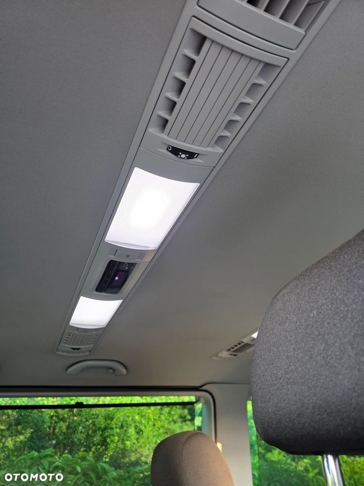 Volkswagen Multivan - 23