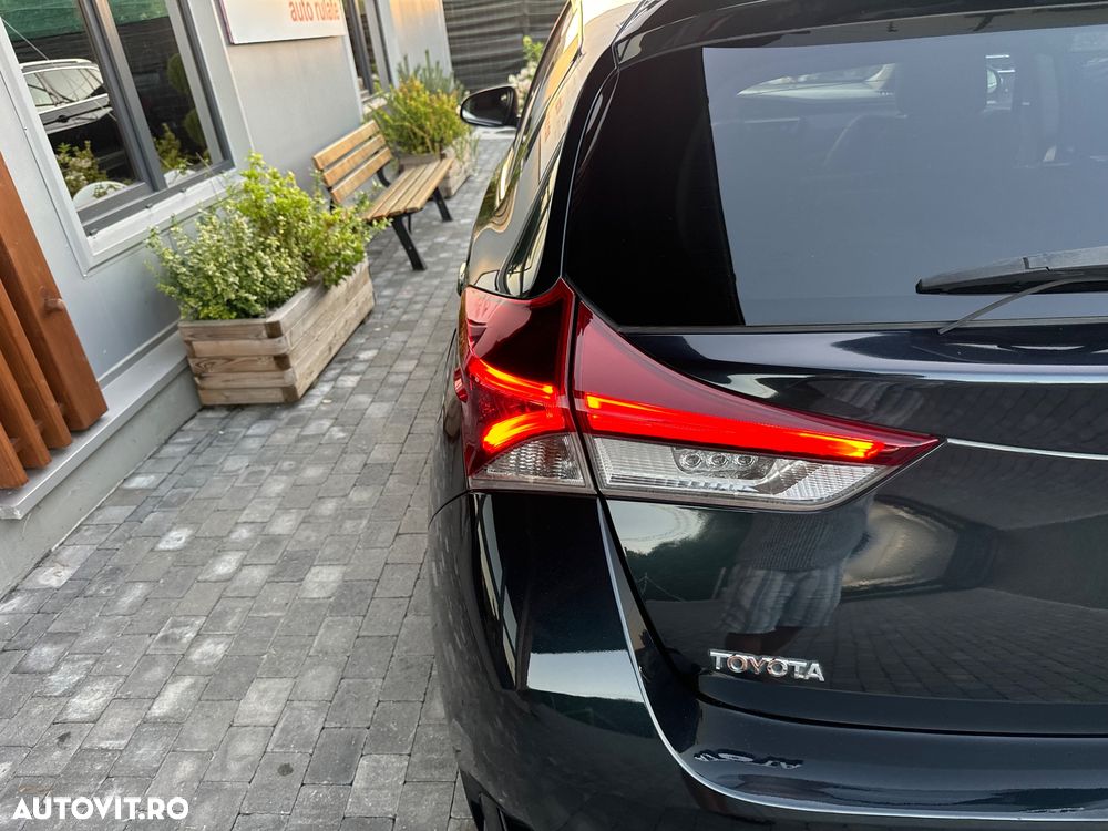 Toyota Auris 1.8 L VVT-i Hybrid Sol - 29