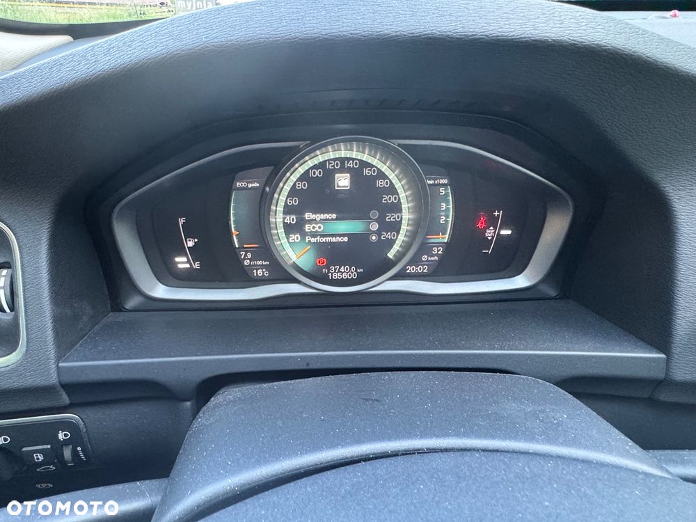 Volvo V60 D4 Summum - 20