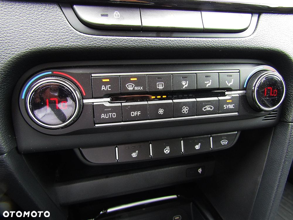 Kia XCeed 1.5 T-GDI Business Line DCT - 16