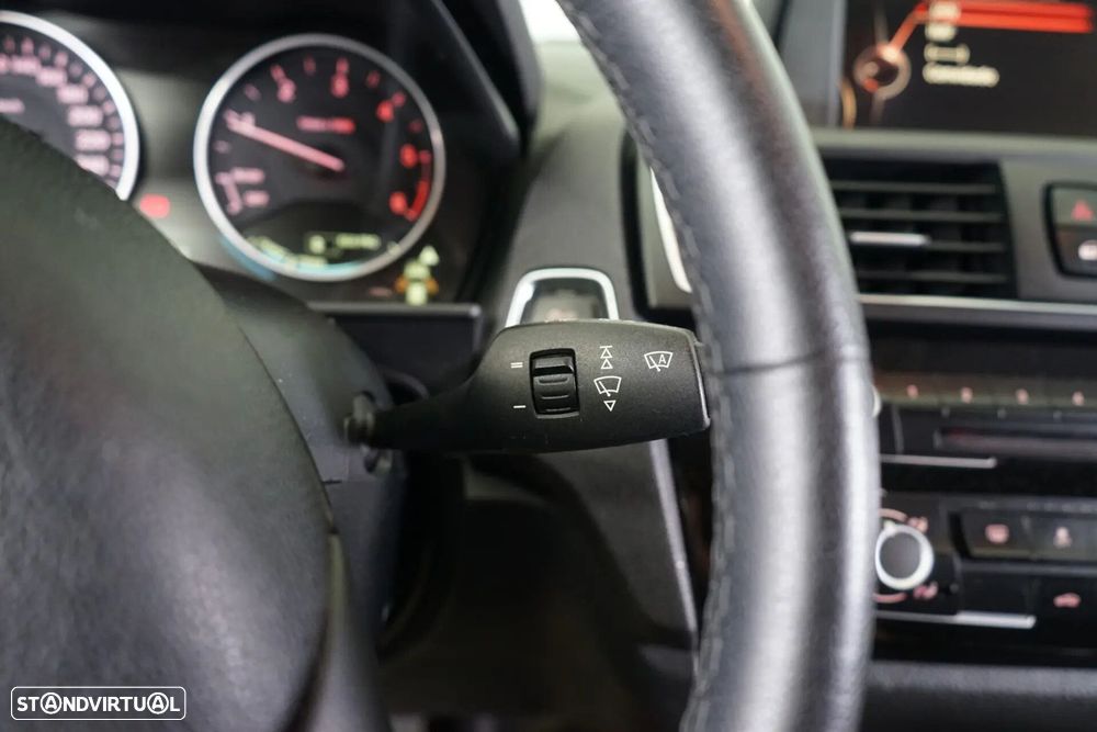 BMW 116 d Line Urban - 23