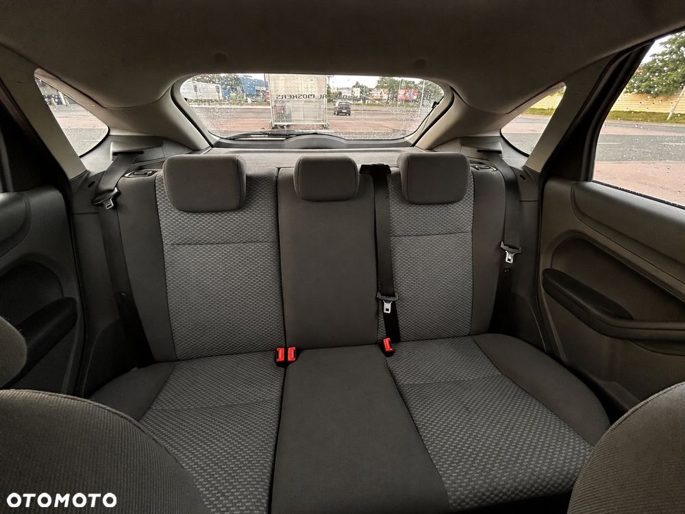 Ford Focus 1.8 FF Trend - 16