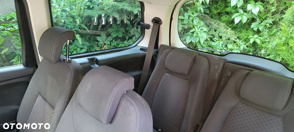 Ford Galaxy 2.0 Ghia - 24