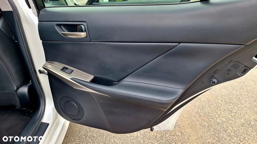 Lexus IS 300h Elegance - 19