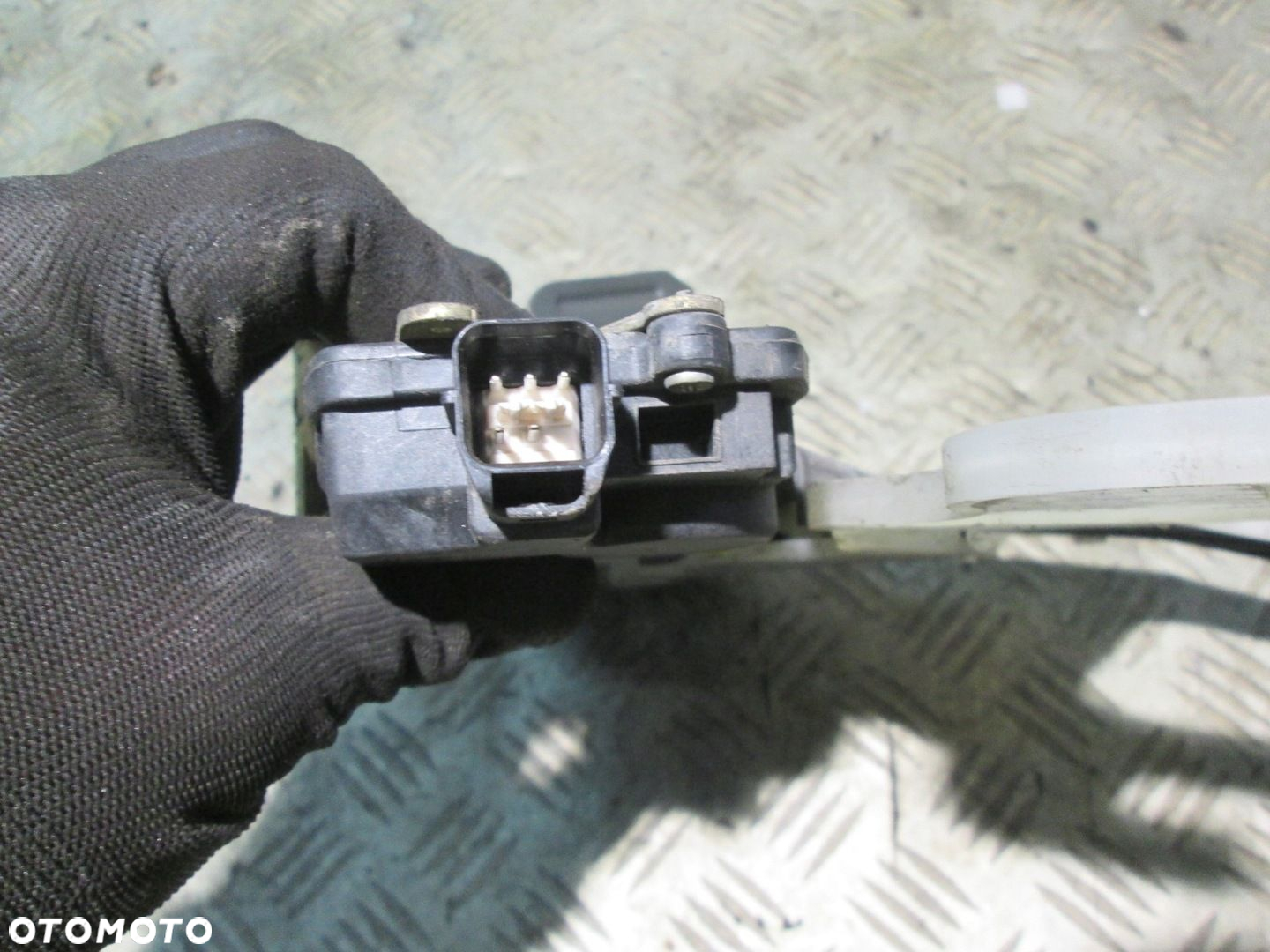 ZAMEK DRZWI PRAWY TYŁ HYUNDAI TUCSON I 04- 5 PIN EUROPA - 3