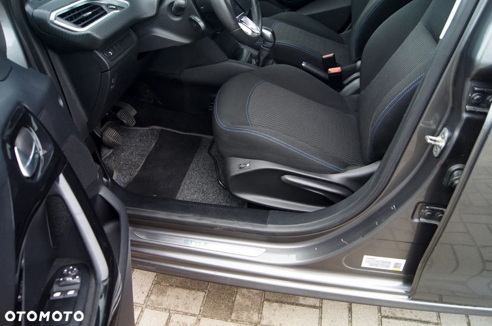 Peugeot 208 1.2 PureTech Style - 9