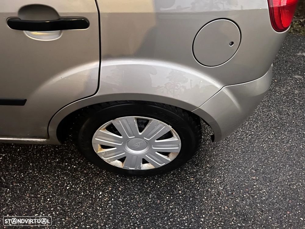 Ford Fiesta 1.4 Ghia - 7