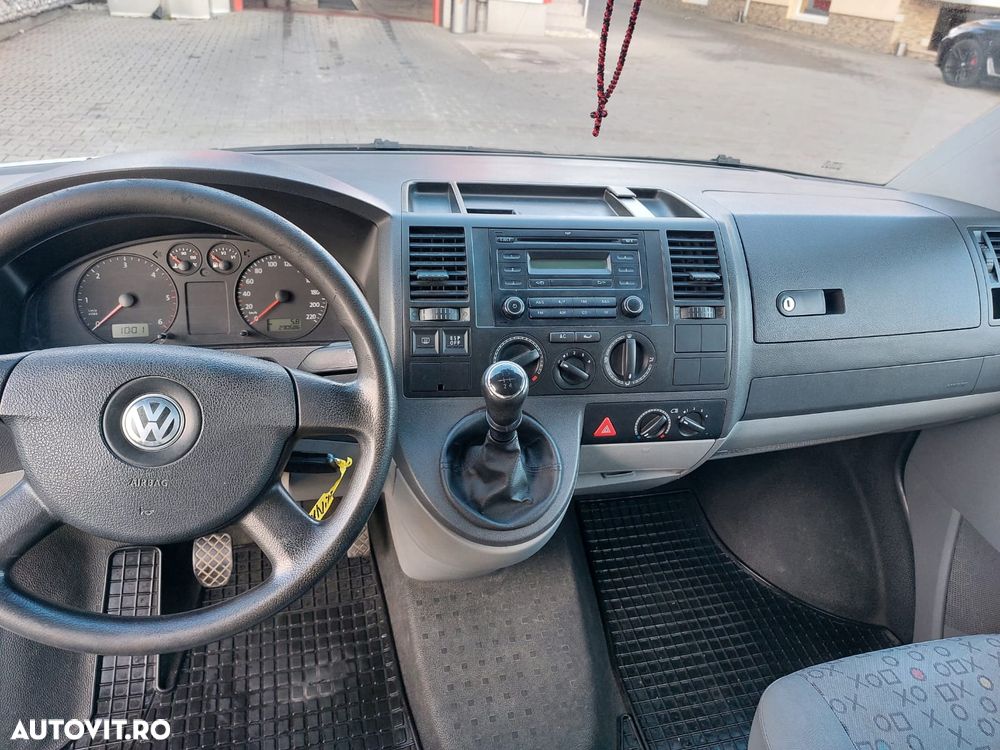 Volkswagen Caravelle - 5